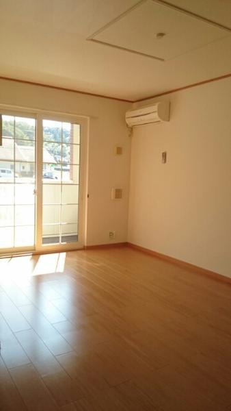 エレガントアパートメントＢの居間・リビング