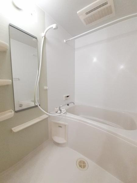 アヴニールヴィラ栂前Ａの浴室