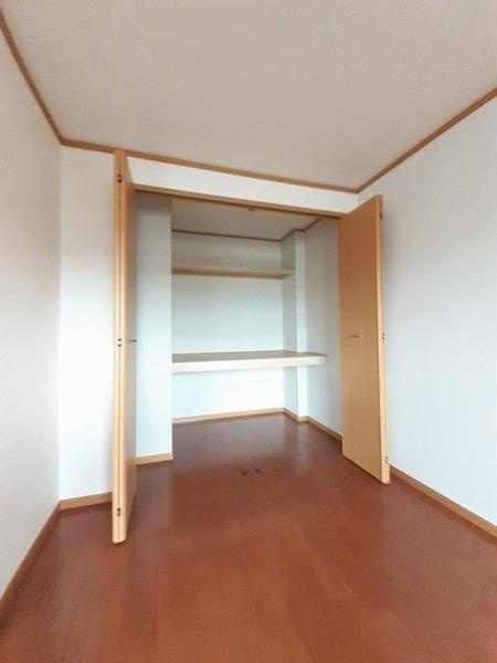 アヴニールヴィラ栂前Ａの洋室