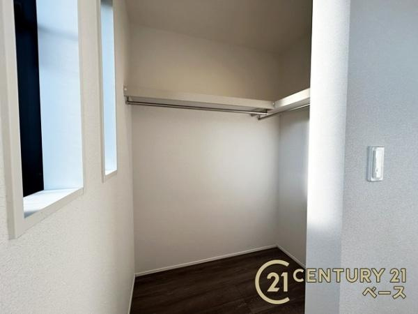 天理市石上町の新築一戸建の収納|■現地撮影写真■全居室に広々収納スペース完備！