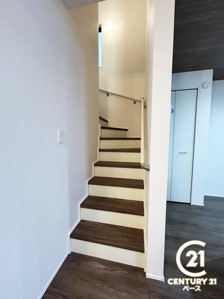 天理市石上町の新築一戸建の内装|こちらは階段になっております。
