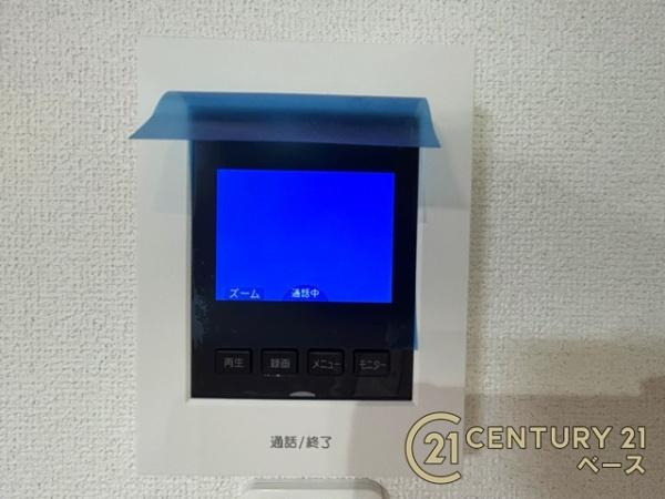 天理市石上町の新築一戸建の内装|ＴＶモニター付きインターホンで防犯対策もバッチリ！来客も一目でわかり安心です！