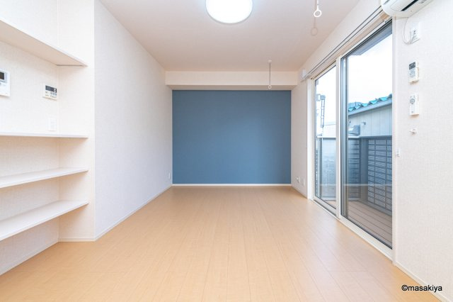 カルポス安茂里の居間・リビング