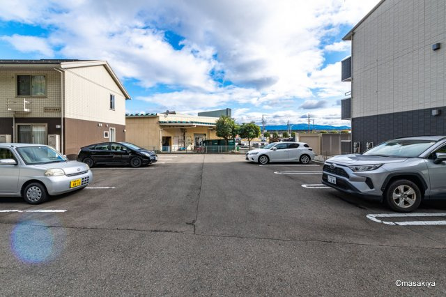 カルポス安茂里の駐車場