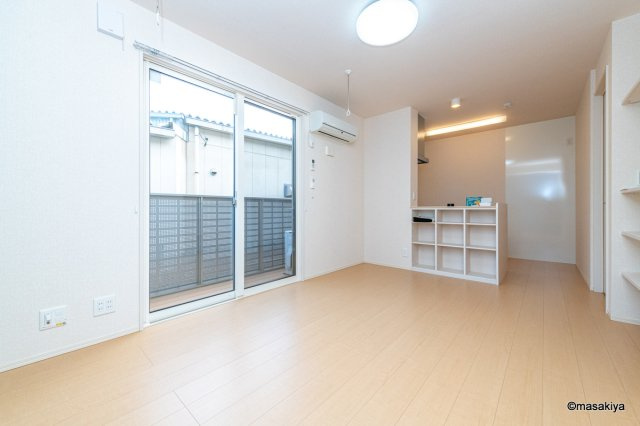 カルポス安茂里の居間・リビング