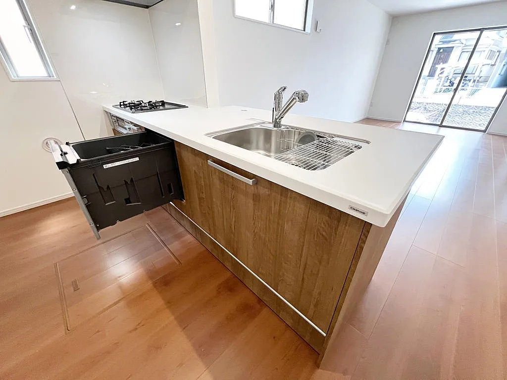 長尾元町７丁目　新築一戸建てのキッチン|システムキッチン　食器洗い乾燥機
■物件内覧・資金計画相談・住宅ローン相談、リフォーム相談、お問合せ受付中■
※当日・翌日のご内覧、ご相談はお電話でのお問合せがスムーズです！