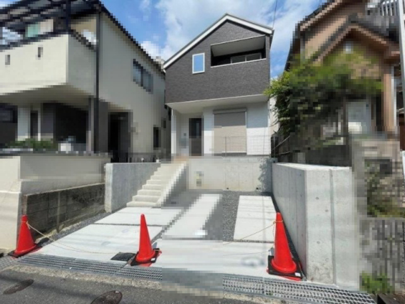 長尾元町７丁目　新築一戸建ての外観|新しい生活にいかがでしょうか？外観はお住まいの顔になります。こだわりたいポイントですね。外壁塗装や屋根塗装のご相談も承っております。
■現地内覧・資金計画相談・住宅ローン相談もお問合せ受付中■