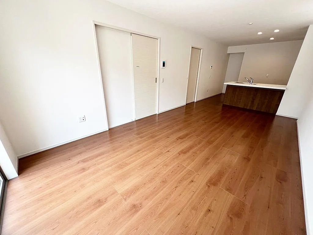 長尾元町７丁目　新築一戸建ての居間・リビング|LDK16.75帖
■物件内覧・資金計画相談・住宅ローン相談、リフォーム相談、お問合せ受付中■
※当日・翌日のご内覧、ご相談はお電話でのお問合せがスムーズです！