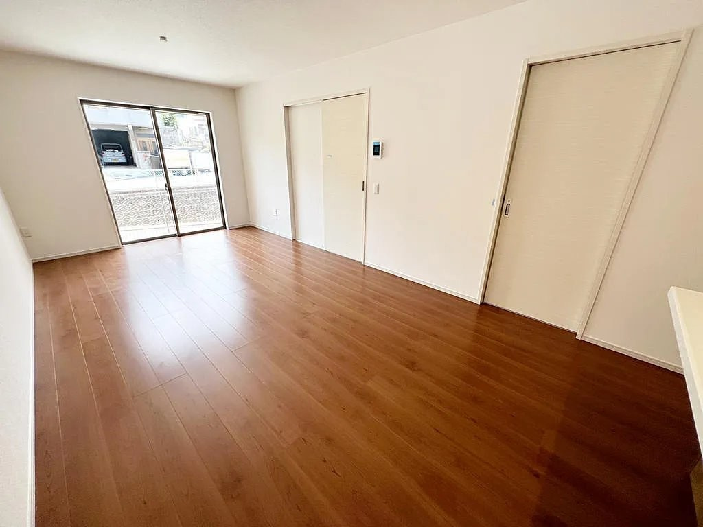 長尾元町７丁目　新築一戸建ての居間・リビング|LDK16.75帖
■物件内覧・資金計画相談・住宅ローン相談、リフォーム相談、お問合せ受付中■
※当日・翌日のご内覧、ご相談はお電話でのお問合せがスムーズです！