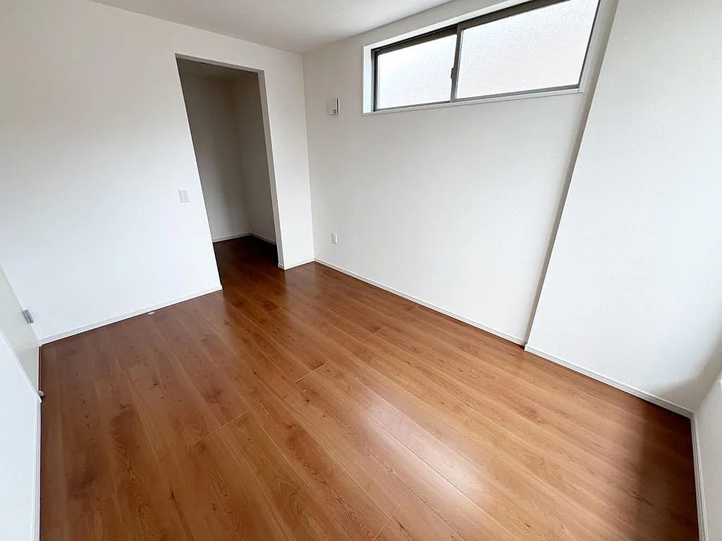 長尾元町７丁目　新築一戸建ての内装|洋室6.0帖　ウォークインクローゼット■物件内覧・資金計画相談・住宅ローン相談、リフォーム相談、お問合せ受付中■
※当日・翌日のご内覧、ご相談はお電話でのお問合せがスムーズです！