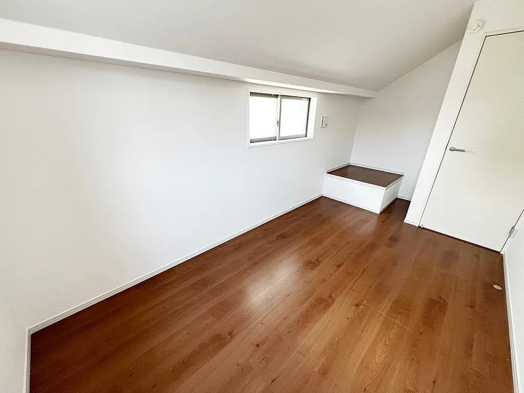 長尾元町７丁目　新築一戸建ての内装|洋室5.0帖　クローゼット
■物件内覧・資金計画相談・住宅ローン相談、リフォーム相談、お問合せ受付中■
※当日・翌日のご内覧、ご相談はお電話でのお問合せがスムーズです！