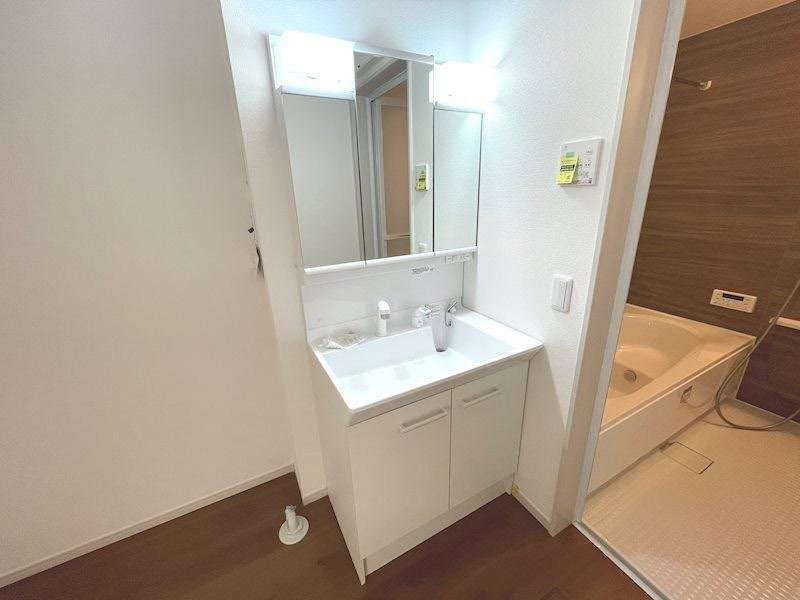 長尾元町７丁目　新築一戸建ての独立洗面台|シャワー付き洗面化粧台
■物件内覧・資金計画相談・住宅ローン相談、リフォーム相談、お問合せ受付中■
※当日・翌日のご内覧、ご相談はお電話でのお問合せがスムーズです！