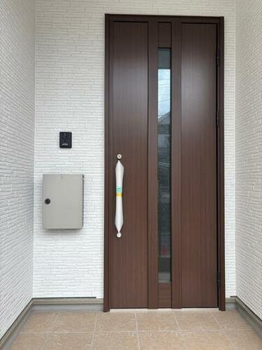 長尾元町７丁目　新築一戸建ての玄関|■物件内覧・資金計画相談・住宅ローン相談、リフォーム相談、お問合せ受付中■
※当日・翌日のご内覧、ご相談はお電話でのお問合せがスムーズです！