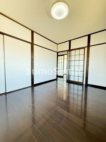 ウララハウスⅠの居間・リビング|こちらのリビングで趣味の時間をお楽しみください