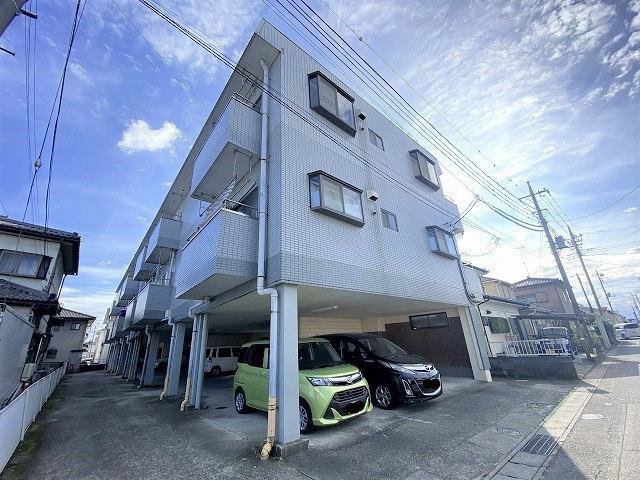 光星マンションⅣの駐車場