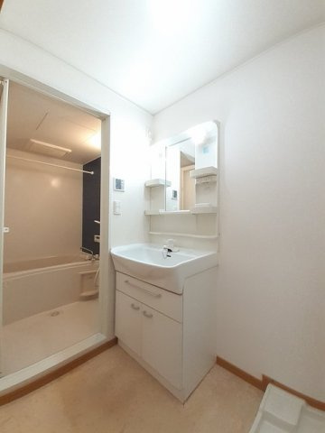 ウィッラ　アルテ　Ａの洗面所|脱衣スペースもあります