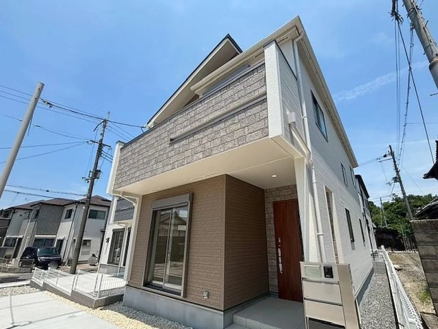 高野道1丁目　新築一戸建ての外観|新しい生活にいかがでしょうか？外観はお住まいの顔になります。こだわりたいポイントですね。外壁塗装や屋根塗装のご相談も承っております。
■現地内覧・資金計画相談・住宅ローン相談もお問合せ受付中■