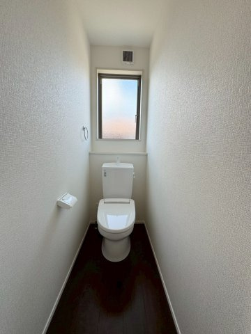 ーBloomーブルームー小倉南区津田新町1丁目2期　【小倉南区　新築戸建て】のトイレ|2階にもトイレ完備で忙しい朝も混雑しにくい♪　【小倉南区　新築戸建て】