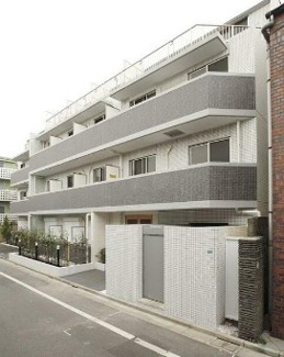 【外観】 | 鉄筋コンクリート造のがっちりとした建物。
