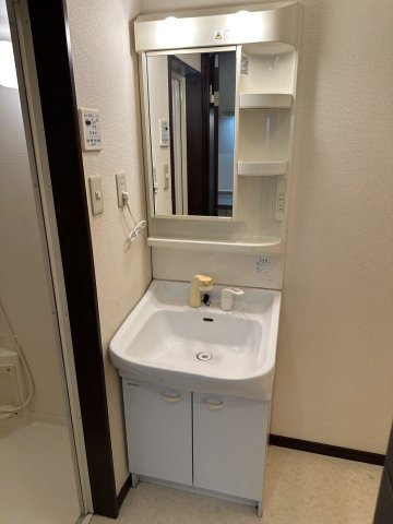 クレバネス町屋の独立洗面台