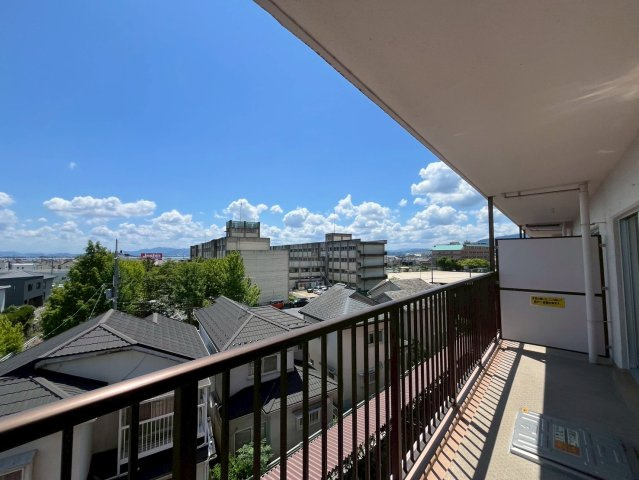 ◆リフォーム済みの美室◆４階東向き４LDK◆JR唐崎駅徒歩１０分◆シャルム大津のバルコニー|バルコニー