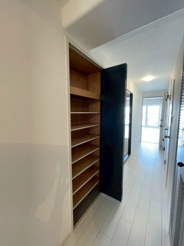 ◆リフォーム済みの美室◆４階東向き４LDK◆JR唐崎駅徒歩１０分◆シャルム大津の収納|廊下収納