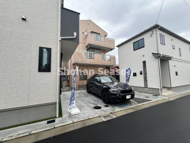 【周辺】 | 小・中学校近く、コンビニ（徒歩６分）
暮らしやすさもお墨付きですよ♪