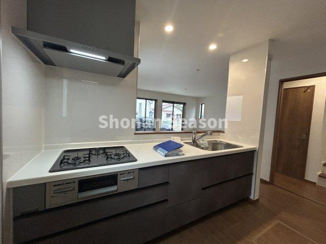 【キッチン】 | 収納豊富な対面キッチン◎
お鍋・フライパンもたっぷり収納可能です♪