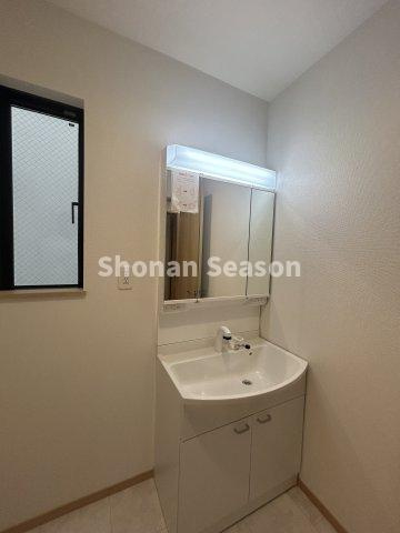 【独立洗面台】 | 収納・機能性に優れた独立洗面台◎
シャワータイプでお掃除も楽々です♪