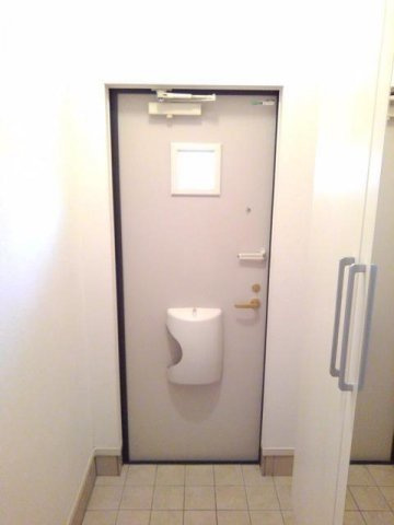 サルヴァトーレ　Ｂ棟の玄関