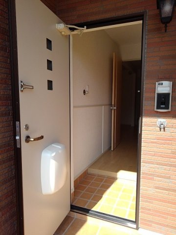 クレセントＡの玄関