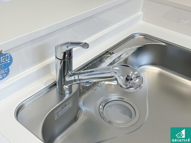 高槻市東五百住町　第7期　新築一戸建ての設備|浄水器を内蔵！炊飯時、お茶を作る時に安心してお水を使えます！お湯と冷水、浄水と原水、シャワーの切替えもワンタッチです！