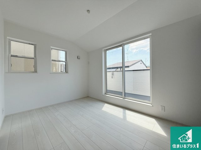 高槻市東五百住町　第7期　新築一戸建ての洋室|シンプルな洋室は、自分好みのインテリアが楽しめます♪ご家族とインテリアや家具を選びに行くのは新築購入時の醍醐味の一つです。ぜひお楽しみください♪