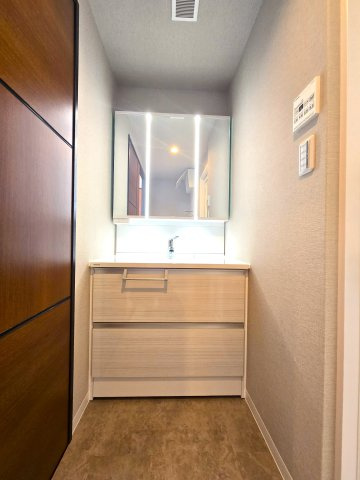 アクロス博多セントラルパークの独立洗面台