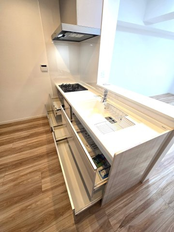 アクロス博多セントラルパークのキッチン|キッチンの収納もたっぷり