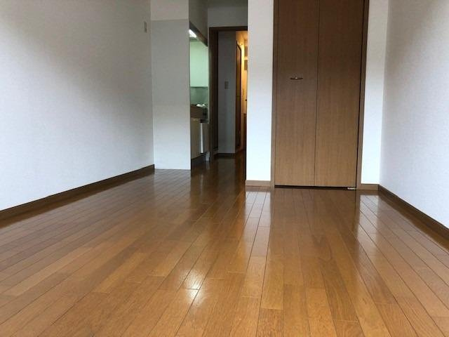 ヴァレ谷上の洋室