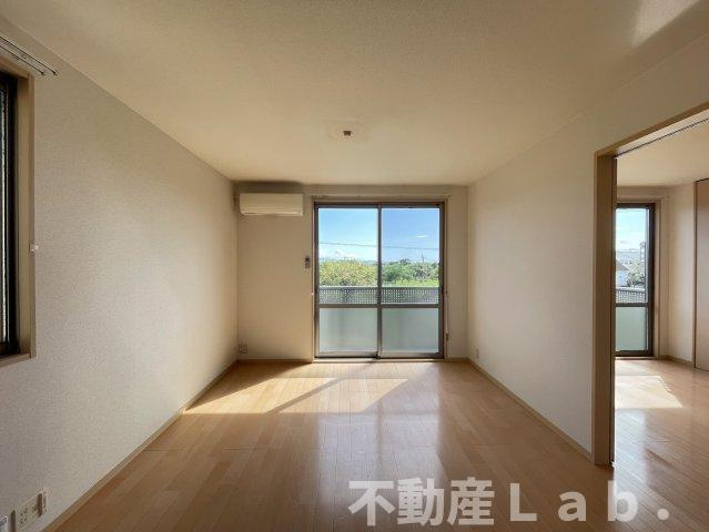 メゾンスリーゼⅢの居間・リビング