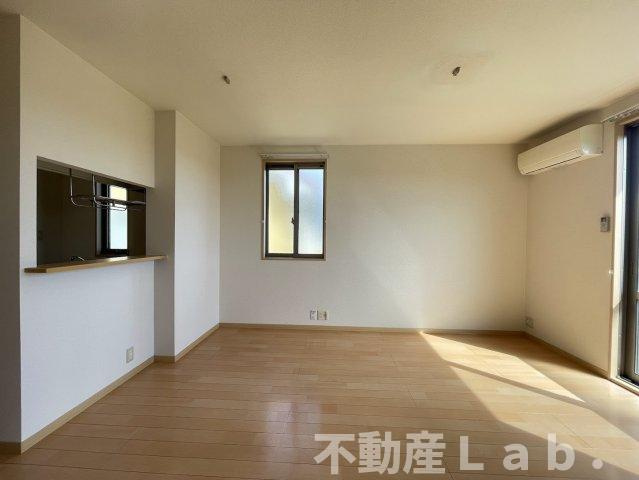 メゾンスリーゼⅢの居間・リビング