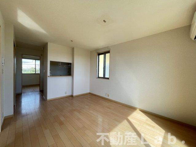 メゾンスリーゼⅢの居間・リビング