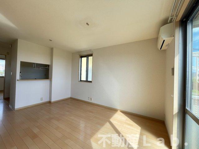 メゾンスリーゼⅢの居間・リビング