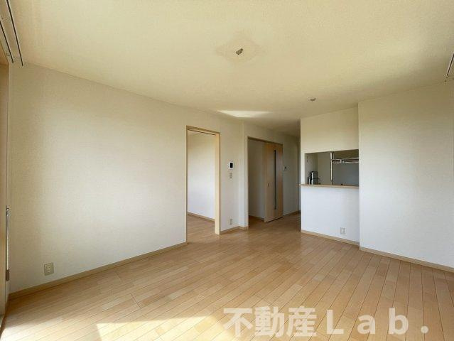 メゾンスリーゼⅢの居間・リビング