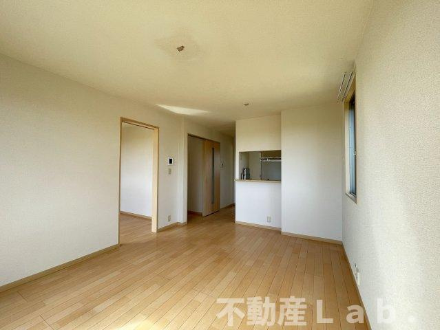 メゾンスリーゼⅢの居間・リビング