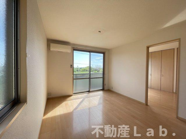 メゾンスリーゼⅢの居間・リビング