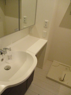 【洗面所】 | ＷＩＴＨ ＴＨＥ ＬＩＧＨＴ | 脱衣スペースもあります