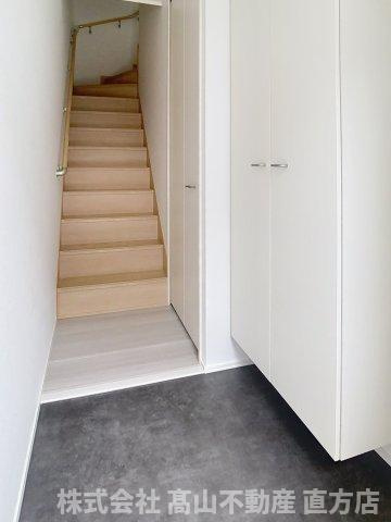 Gloire遠賀野Aの玄関