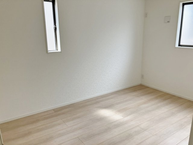 碧南市東浦町の洋室|北面でも明るい6.5帖洋室