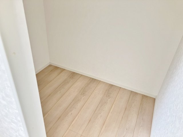 碧南市東浦町の収納|ウォークインクローゼット内部