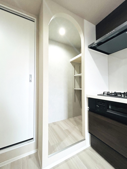 【収納】 | 多摩川久地パークハイツ | キッチン横のパントリーです。