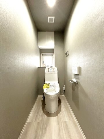 【トイレ】 | 多摩川久地パークハイツ | 洋式トイレです。温水洗浄便座・手洗い付き。
