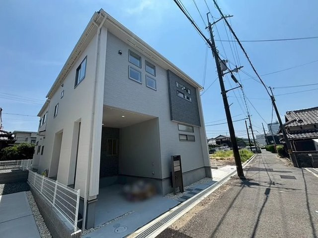 高野道1丁目　新築一戸建ての外観|新しい生活にいかがでしょうか？外観はお住まいの顔になります。こだわりたいポイントですね。外壁塗装や屋根塗装のご相談も承っております。
■現地内覧・資金計画相談・住宅ローン相談もお問合せ受付中■